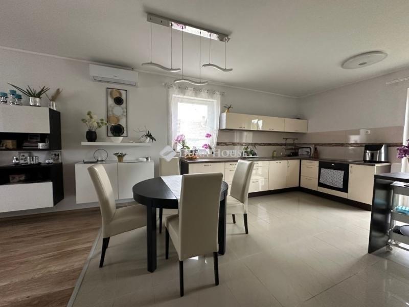 Eladó családi ház Érd