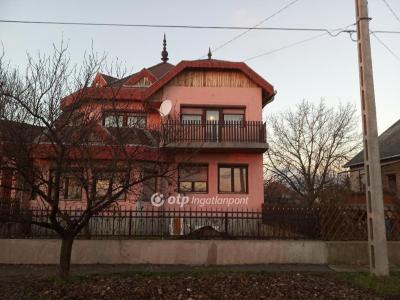 Eladó családi ház