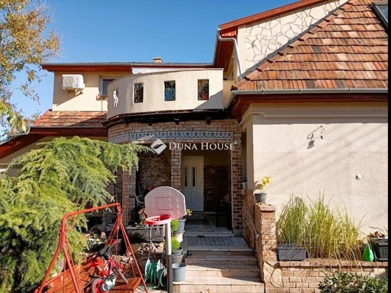 Eladó családi ház Esztergom