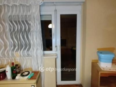Eladó lakás Komló