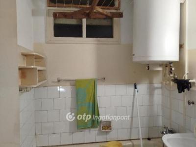 Eladó lakás Komló