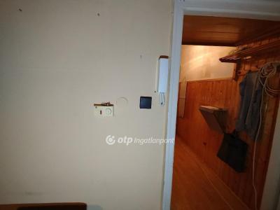 Eladó lakás Komló