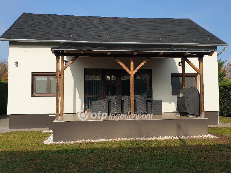 Eladó családi ház Balatonföldvár