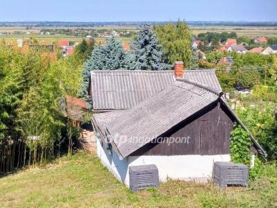 Eladó családi ház Győrújbarát