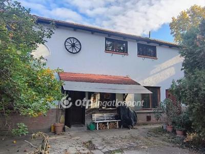 Eladó családi ház Szolnok