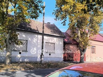 Eladó családi ház Szolnok