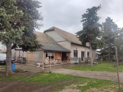 Eladó családi ház Tiszaföldvár