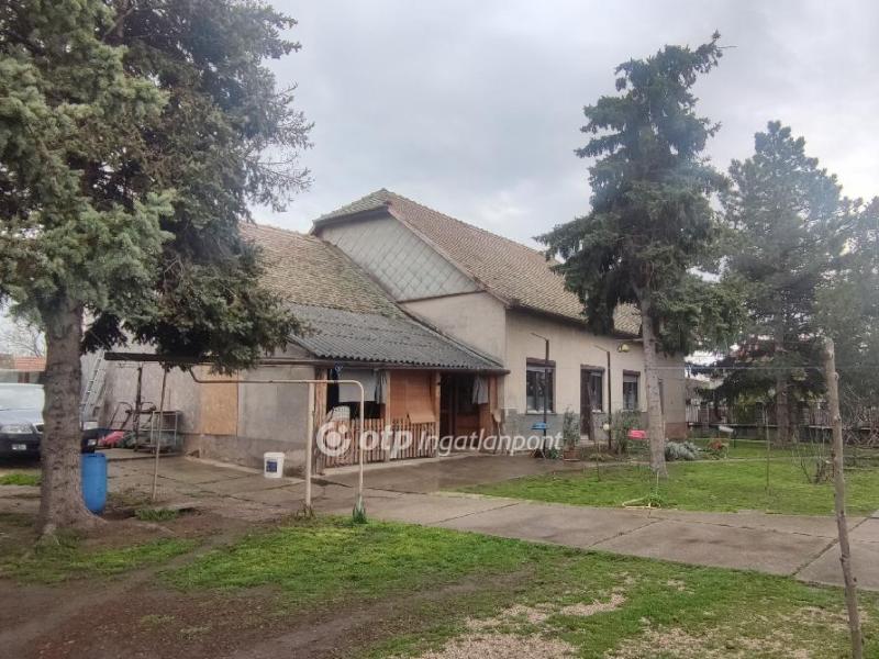 Eladó családi ház Tiszaföldvár