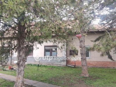 Eladó családi ház Tiszaföldvár
