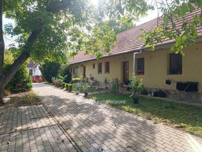 Eladó családi ház Vértesboglár