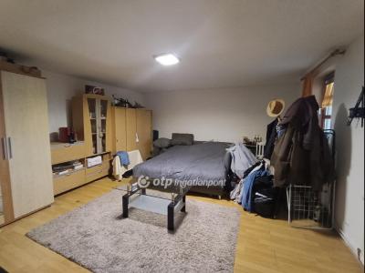 Eladó családi ház Vértesboglár