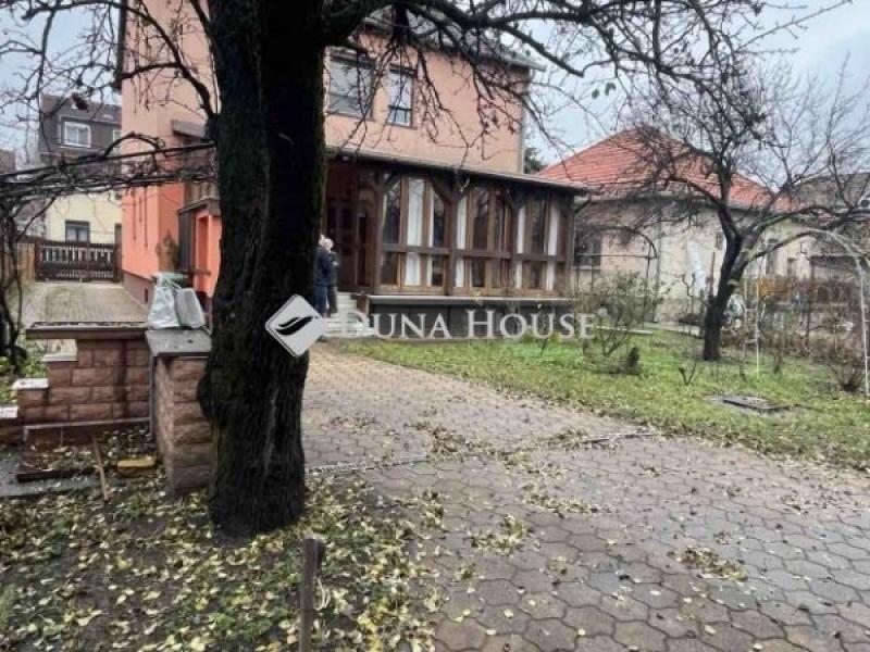 Eladó családi ház Budapest