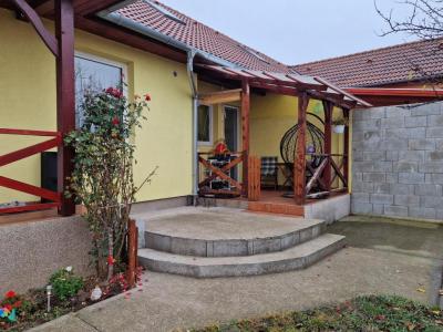 Eladó ikerház Monor