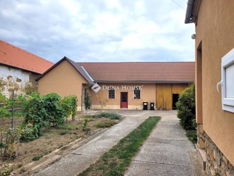 Eladó családi ház Udvar