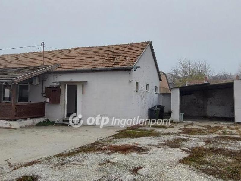 Eladó családi ház Győr