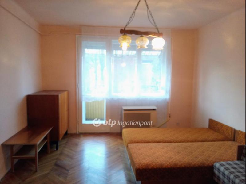 Eladó lakás Dombóvár