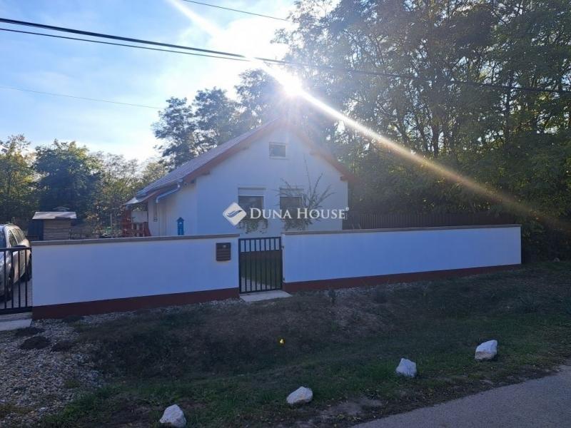 Eladó családi ház Dánszentmiklós