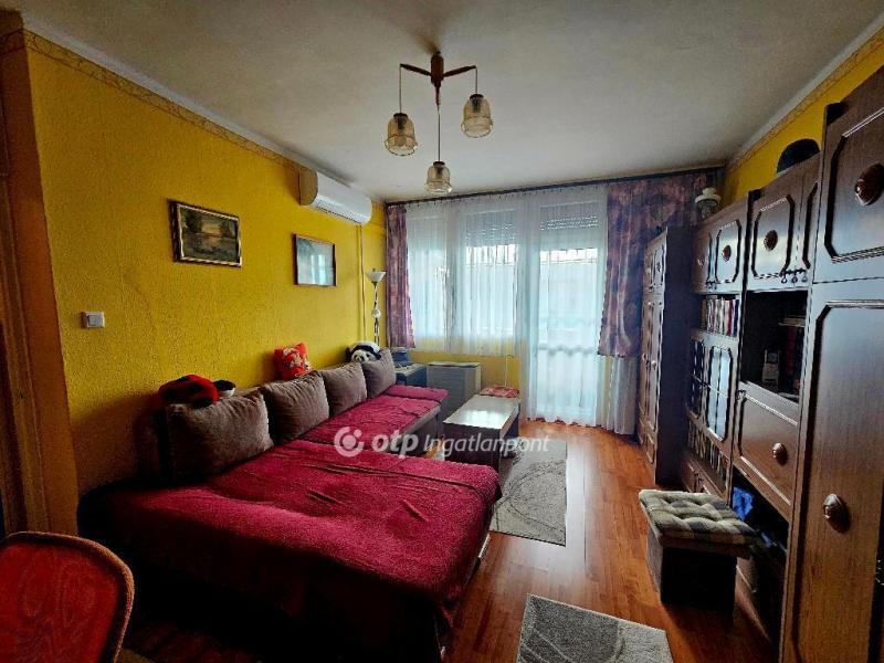 Eladó lakás Martfű