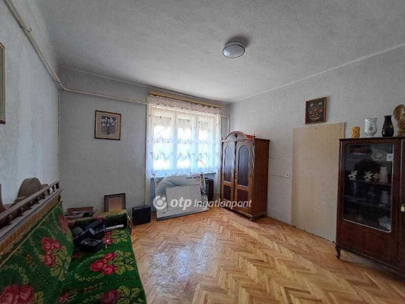 Eladó családi ház Kenderes