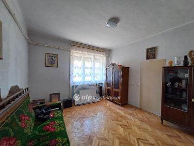 Eladó családi ház Kenderes