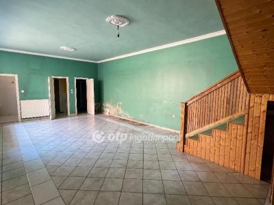Eladó lakás Pápa