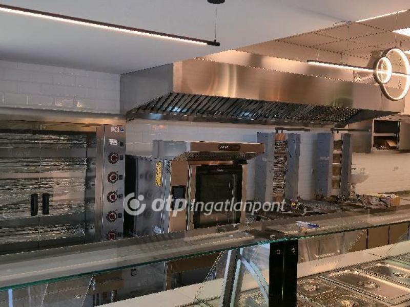 Eladó utcai bejáratú üzlethelység Hajdúböszörmény