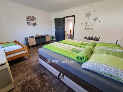 Eladó családi ház Bakonyság