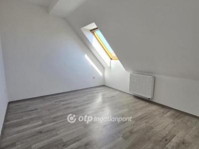 Eladó lakás Pápa