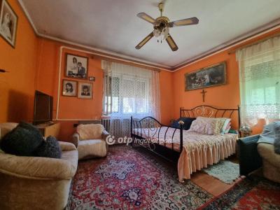 Eladó családi ház Pápa