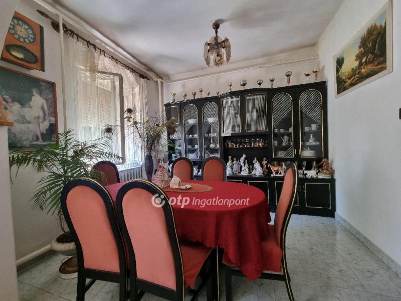 Eladó családi ház Pápa