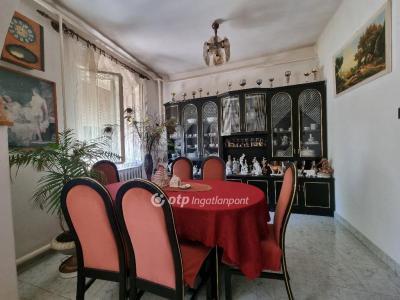 Eladó családi ház Pápa