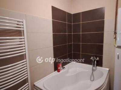 Eladó lakás Pápa
