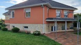 Eladó családi ház Bakonyszentlászló