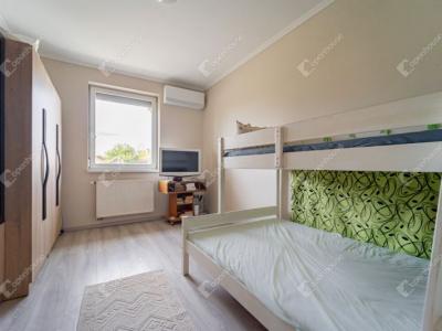 Eladó családi ház Monor