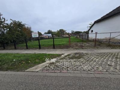 Eladó lakóövezeti telek Kaba