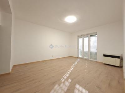 Eladó lakás Komló