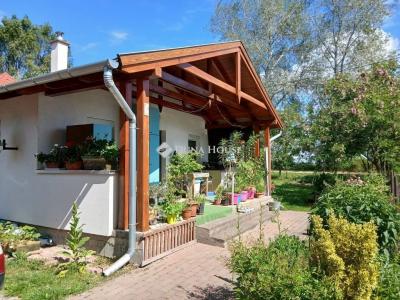 Eladó családi ház Tass