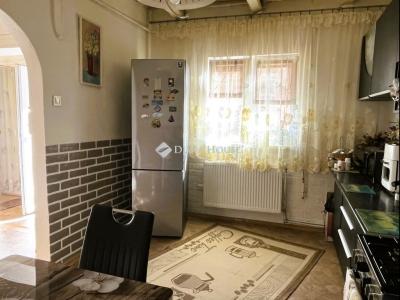 Eladó családi ház Bugyi