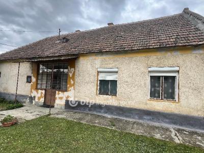 Eladó családi ház Csót