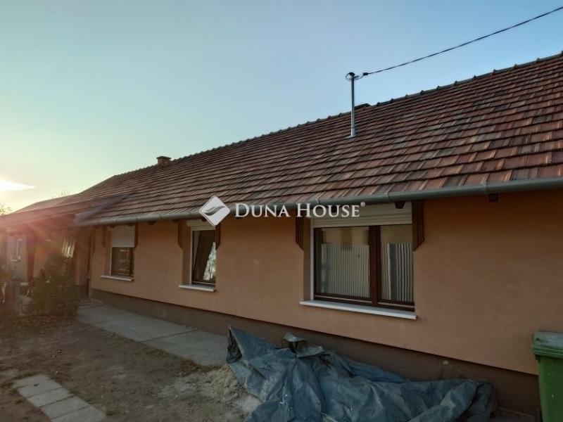 Eladó családi ház Örkény