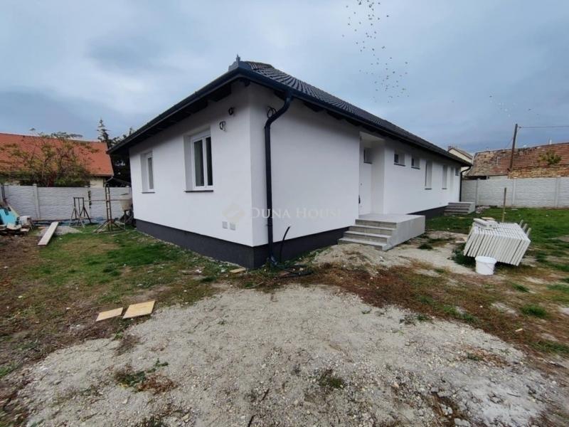 Eladó ikerház Monor