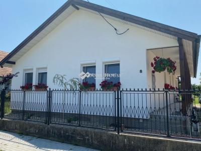 Eladó családi ház Iváncsa