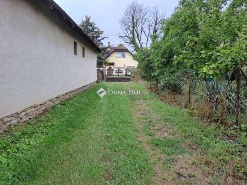 Eladó lakóövezeti telek Besnyő