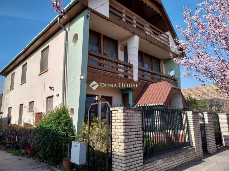 Eladó családi ház Nagykáta