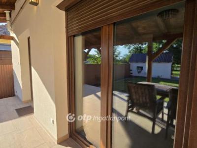 Eladó családi ház Béb