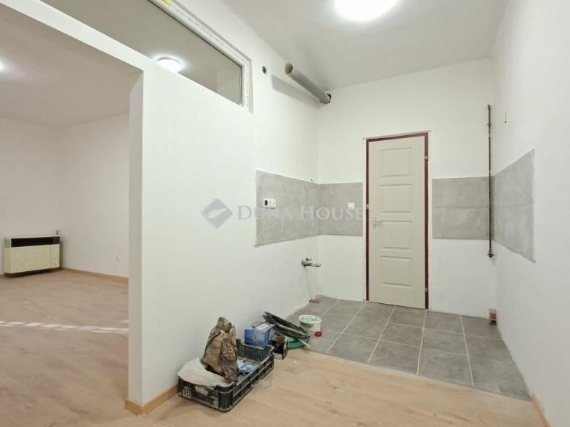 Eladó lakás Komló