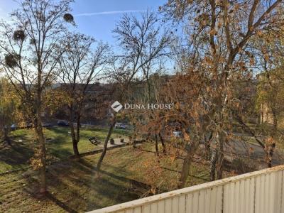 Eladó lakás Komló