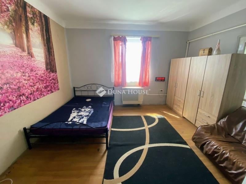 Eladó családi ház Tass