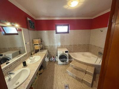 Eladó családi ház Lajosmizse