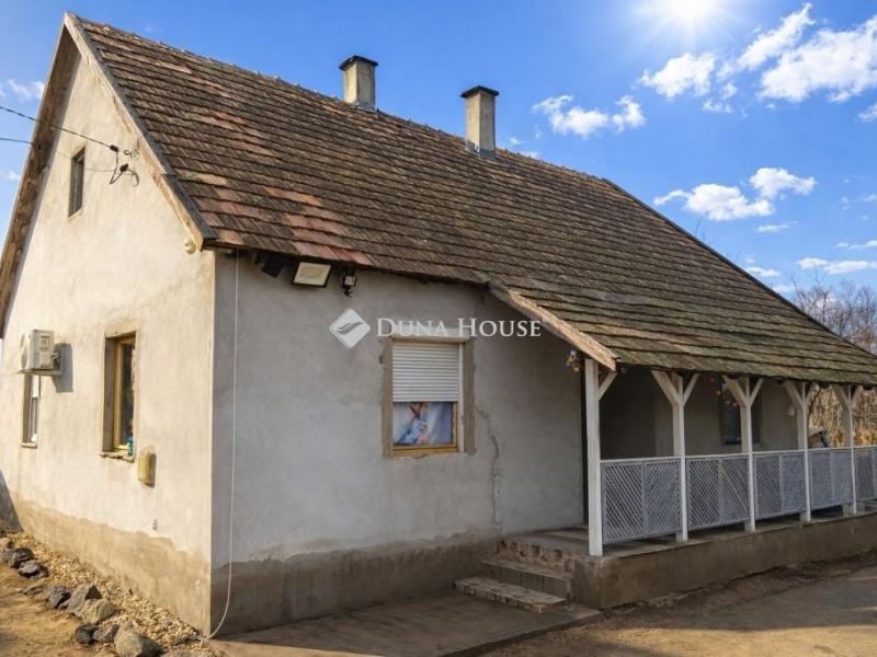 Eladó családi ház Tápiószentmárton